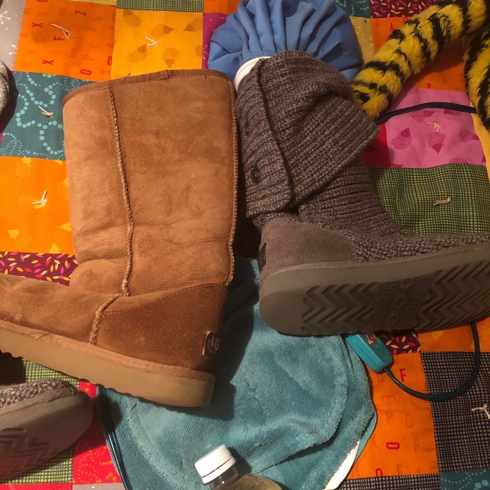 2 pairs of ugg boots